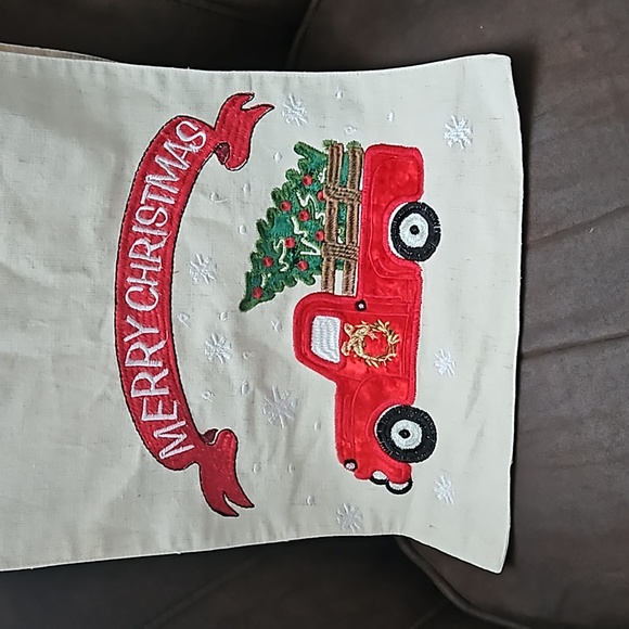 Well Dressed Home Appliqued Merry Christmas Holiday Beige Table Runner - Picture 4 of 4